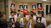 Pasangan AMAN Kenakan Kaos Kakashi Saat Pengambilan Nomor Urut di Pilwali Makassar 2024