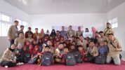 Penyerahan Bantuan 100 Paket Peralatan Sekolah Kepada Siswa-Siswi Kurang Mampu di SDN 315 Kahayya dan SMPN Satap 13 Bulukumba (21/8/2025).