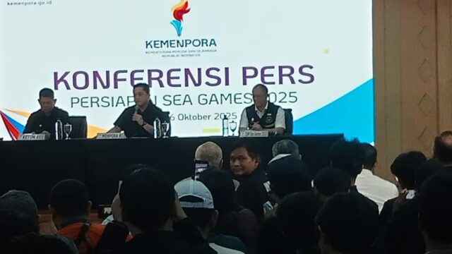 Menpora Erick Thohir Saat Konferensi Pers di Wisma Kementerian Pemuda dan Olahraga (Kemenpora), Jakarta, Kamis (16/10/2025).