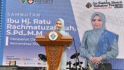 Penasehat Dharma Wanita Persatuan Kemendes PDT, Ratu Rachmatuzakiyah Saat Memberikan Sambutan dalam Mini Eco Fashion Show & Talk Show Pewarna Alam 2025