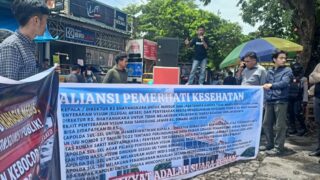 Massa Geruduk RS Bhayangkara Makassar, Desak Tindak Oknum Penyebar Visum Selebgram NR